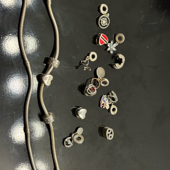 2 pandora bracelets and 14 charms - Picture 9 of 11